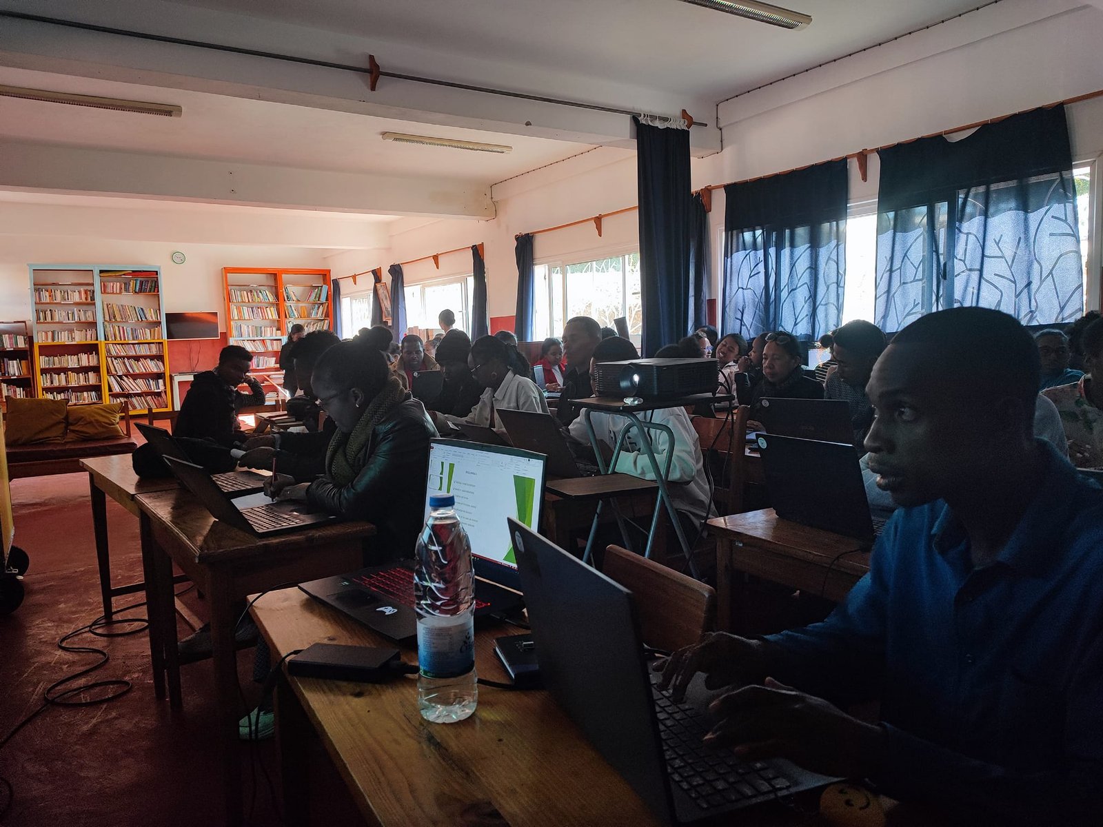 Formation en bureautique et en utilisation de l'Intelligence Artificielle avec CERES 🌟